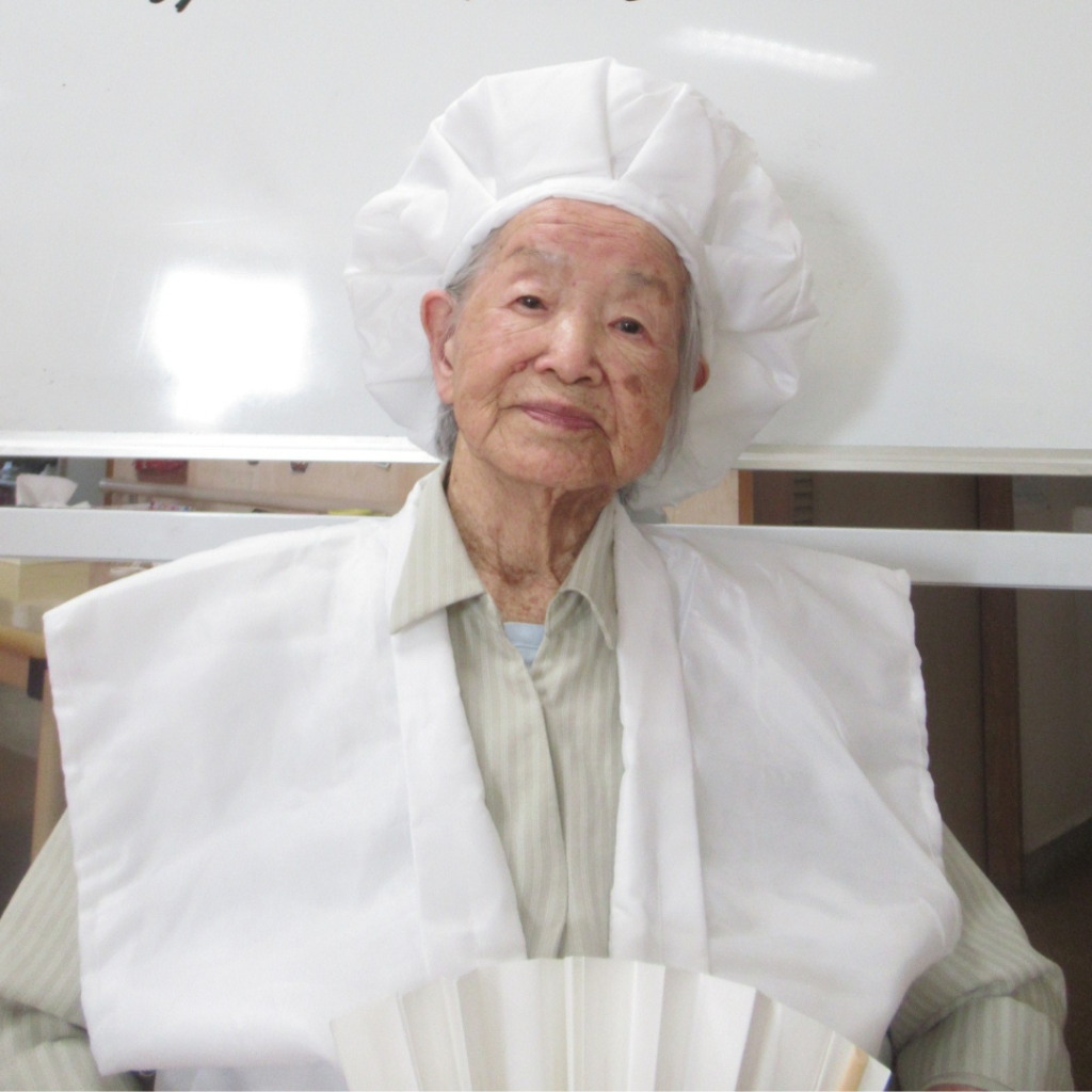 デイサービスセンターみた（広島市安佐北区　白木）では毎年全てのご利用者へお誕生日会を行っております。今回は百寿を迎えられた方に向けた特別なお誕生日会を行いました。