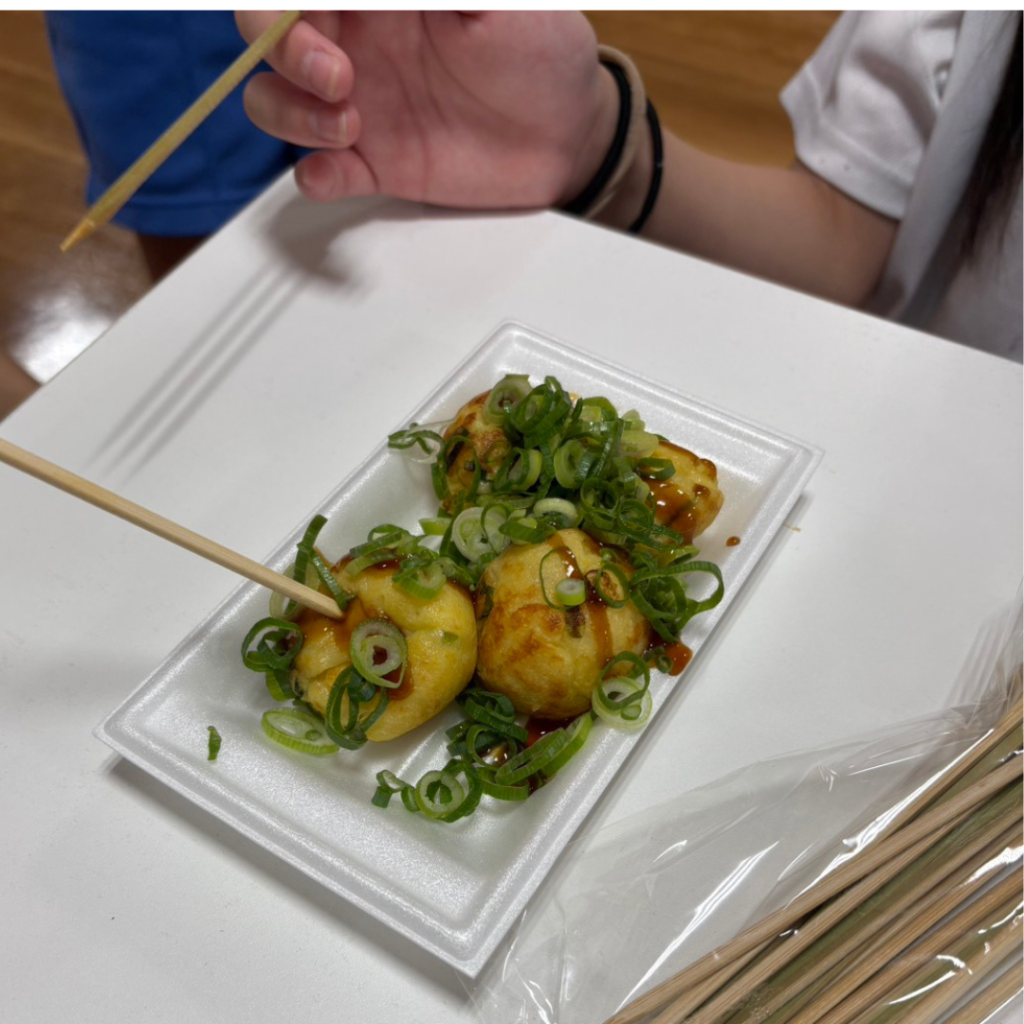 まち＋ともひろば、たこ焼きを子ども達が作りました！